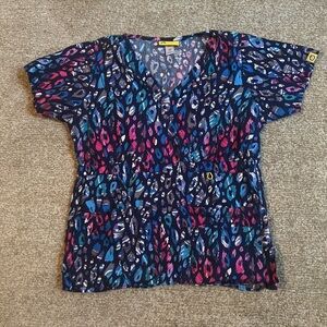 WonderWink Blues Pink Gray Cheetah Print Fitted Scrub Too, size XS